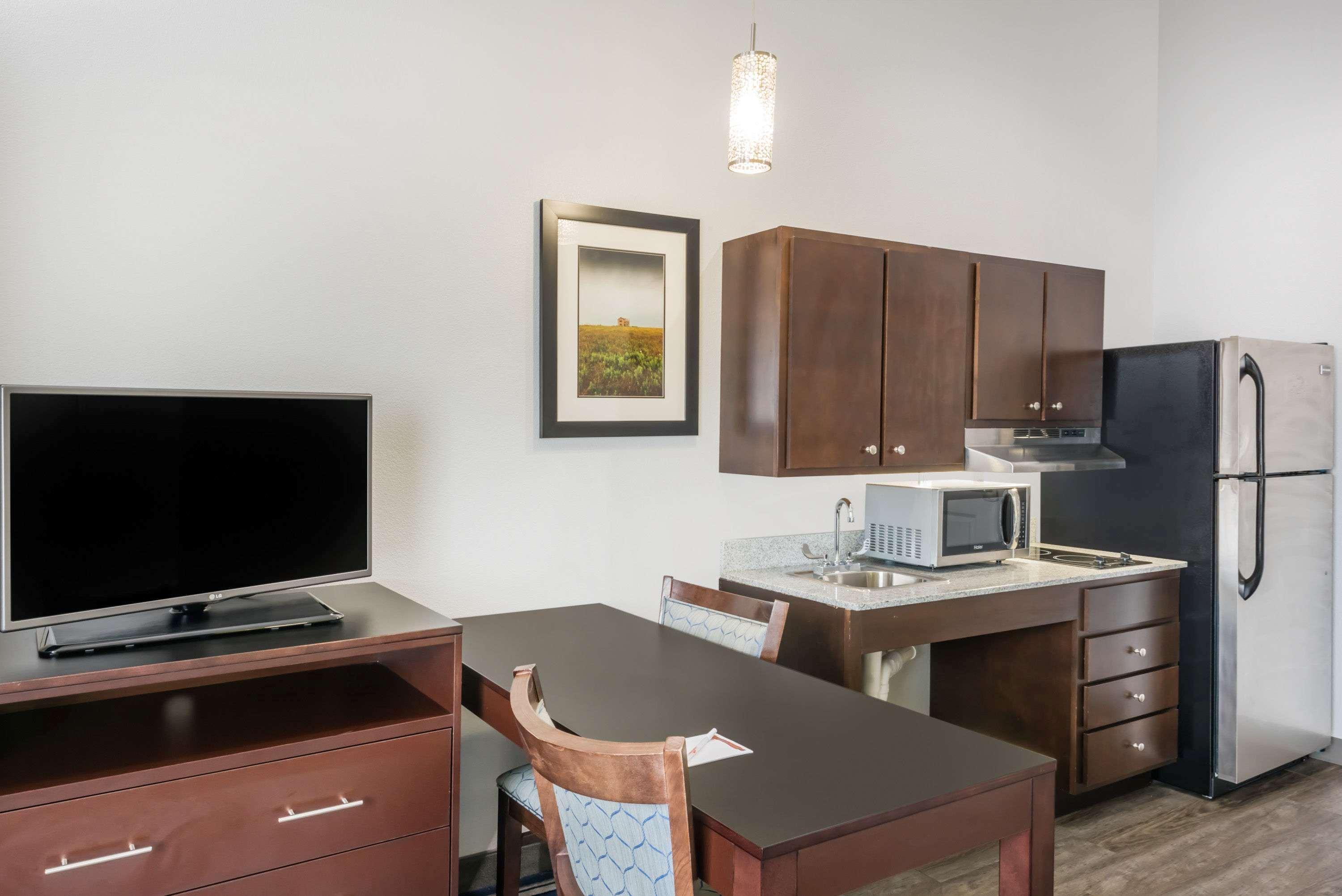 Hawthorn Extended Stay By Wyndham Midland Exterior photo